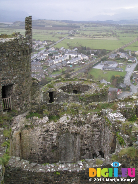 SX20452 View from Harlech castle tower